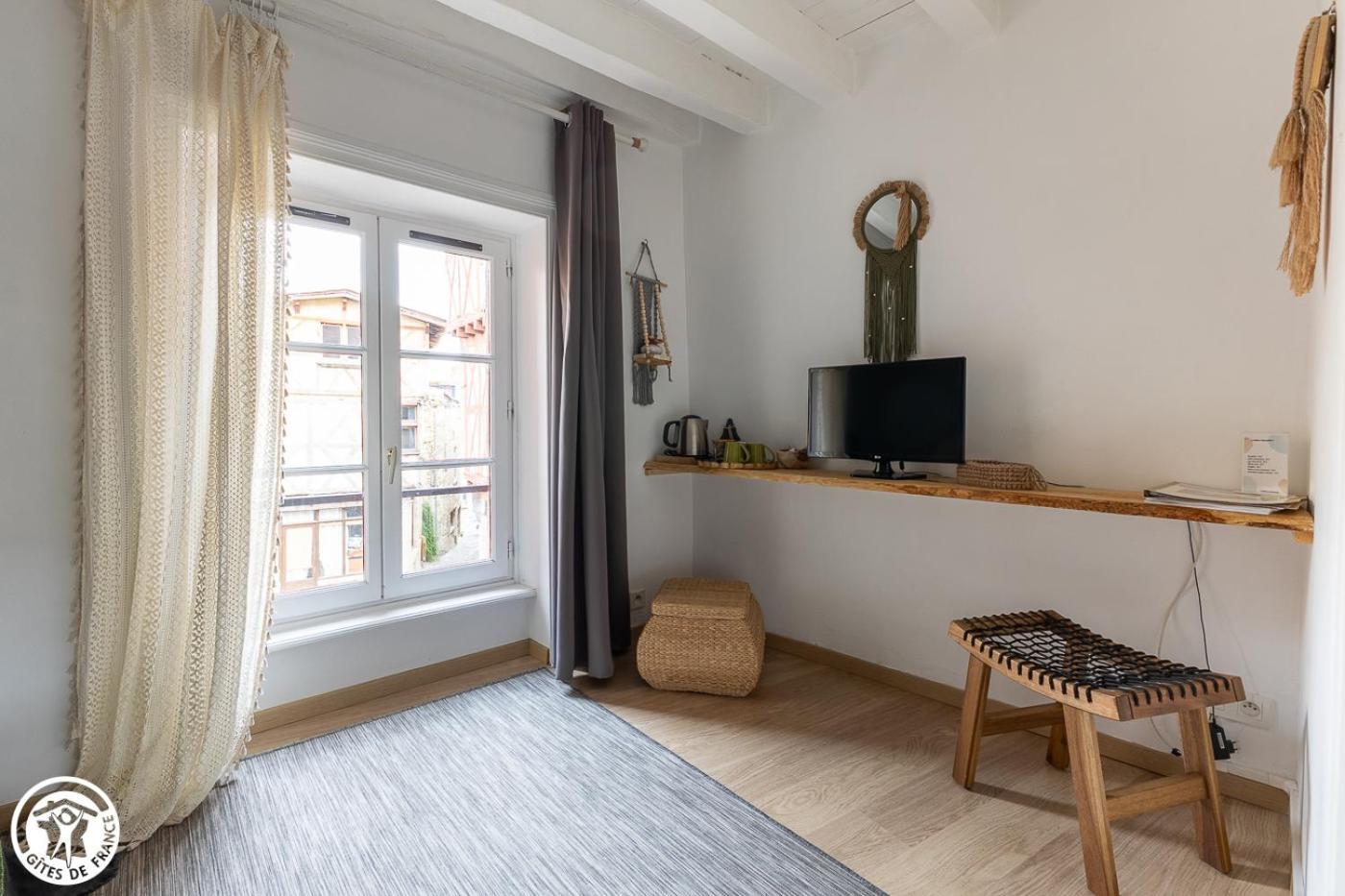 Le Logis D'Hestia Apartment Billom Bagian luar foto