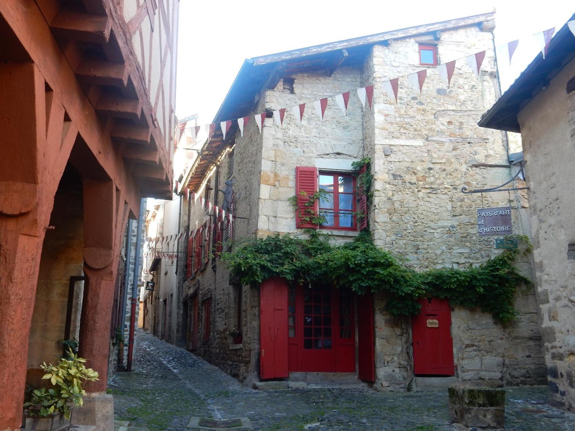 Le Logis D'Hestia Apartment Billom Bagian luar foto