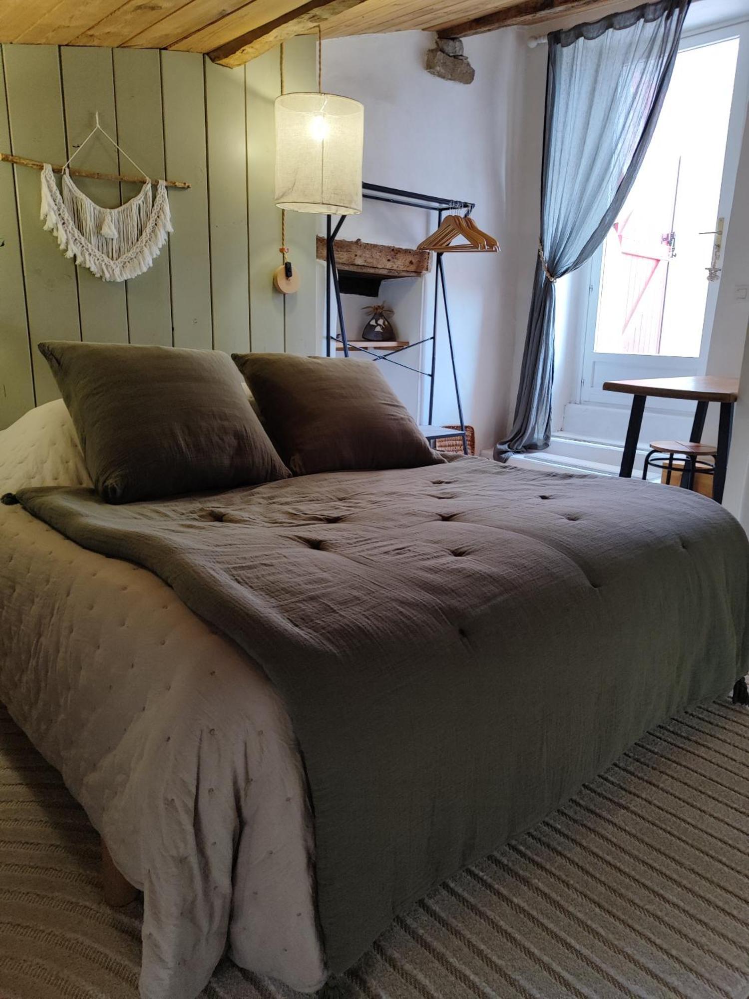 Le Logis D'Hestia Apartment Billom Bagian luar foto